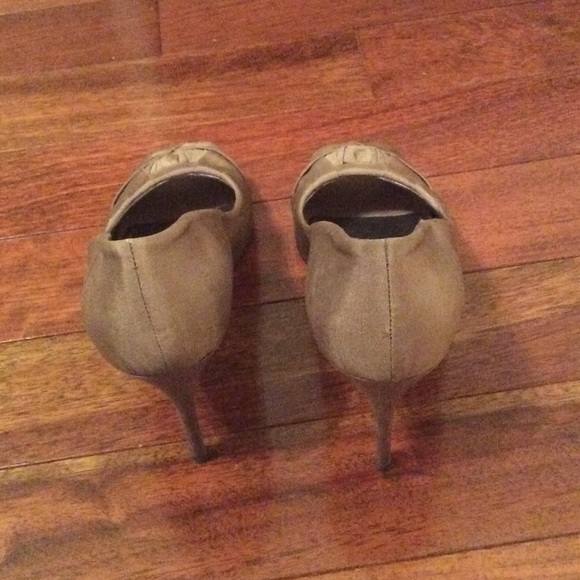 Authentic Dolce & Gabbana brown material pumps - Picture 3 of 4